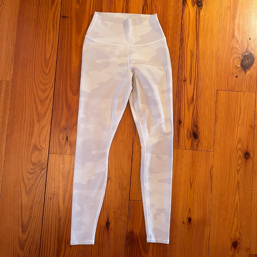 Alo Camo Leggings High Waist * White, Light Gray * Size S - Picture 4 of 13